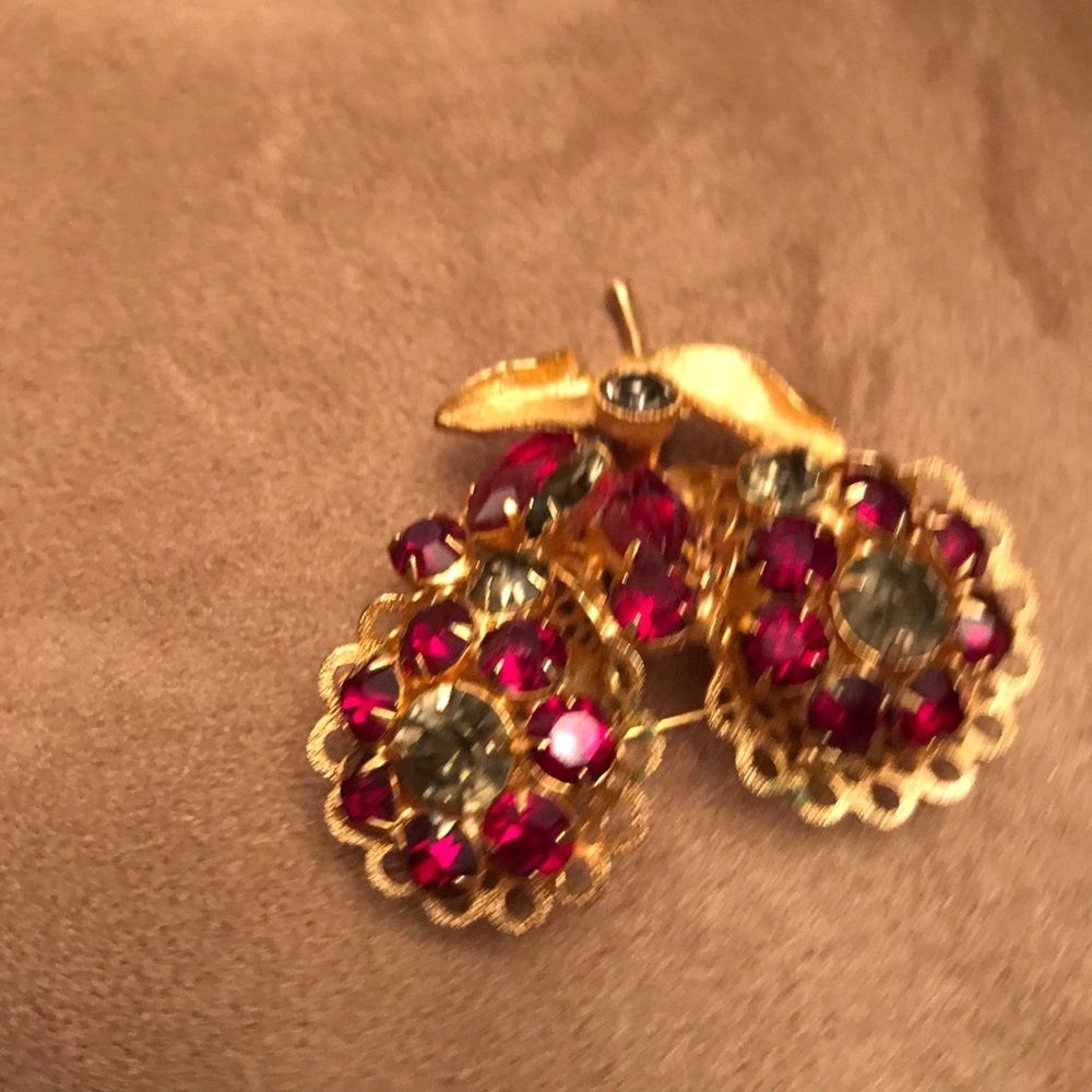Vintage brooch red and green rhinestones - Picture 2 of 8